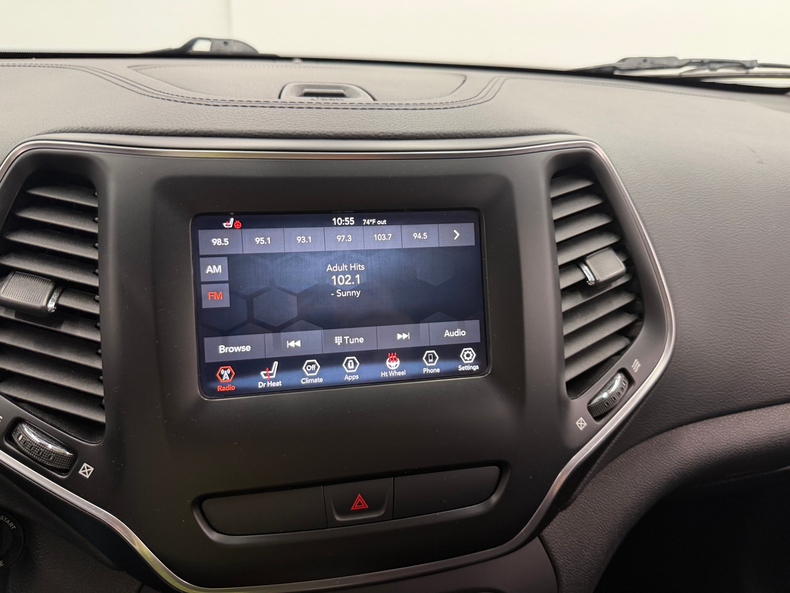 Thumbnail: 2019 Jeep Cherokee - 4