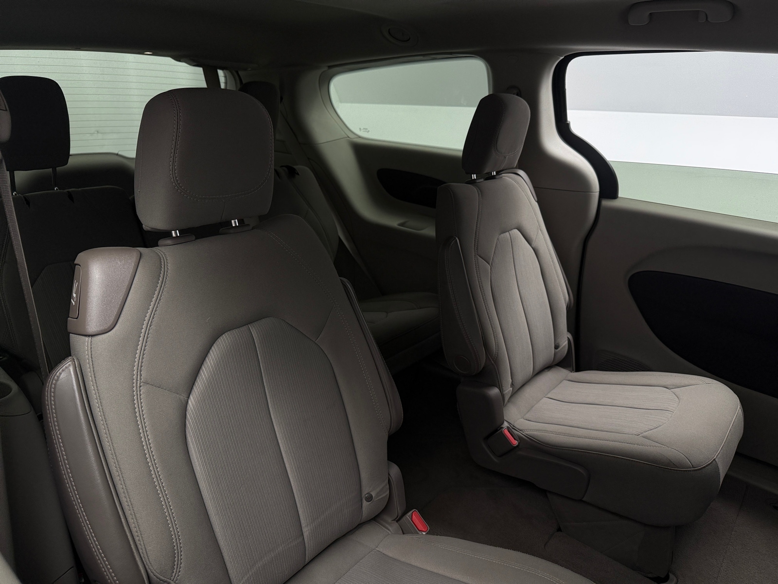 Thumbnail: 2020 Chrysler Voyager - 6