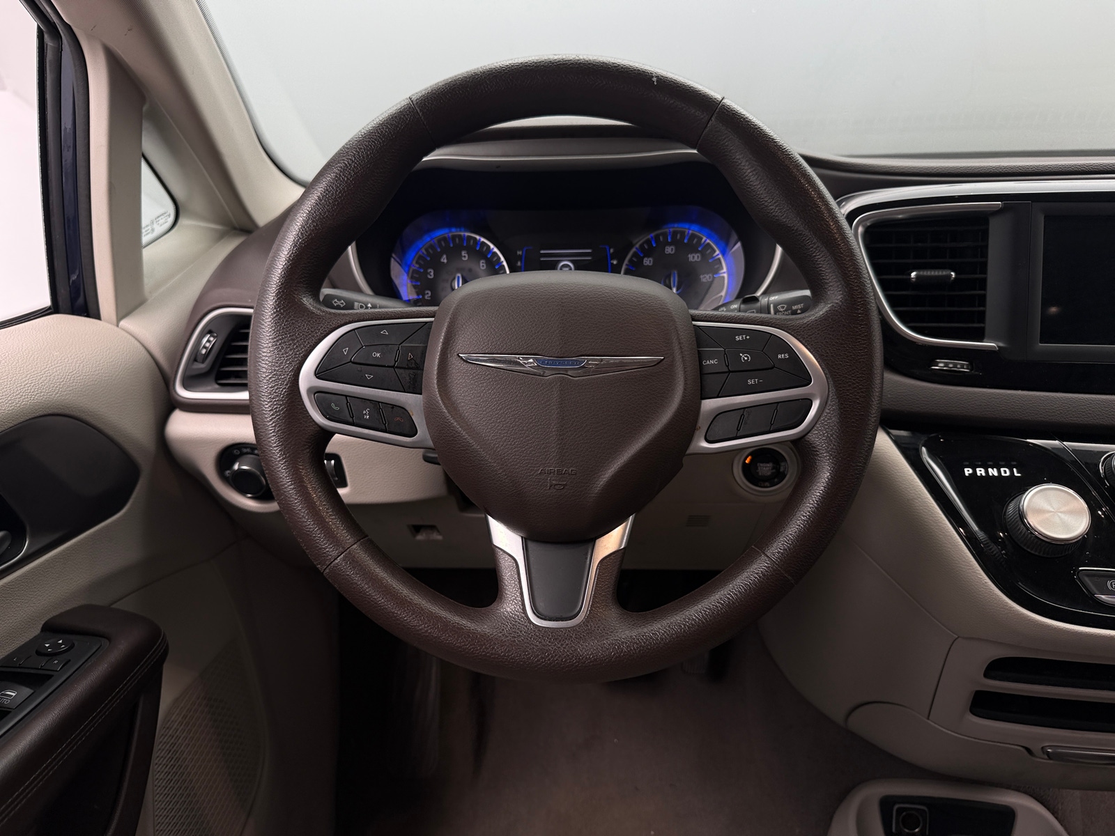 Thumbnail: 2020 Chrysler Voyager - 5
