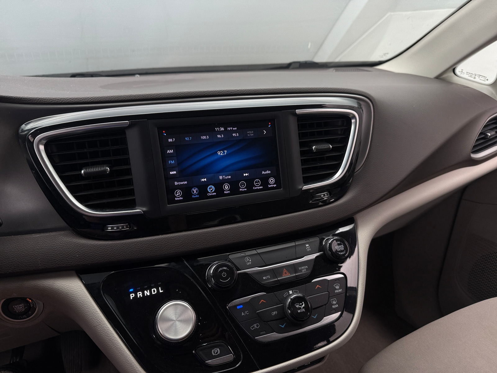 Thumbnail: 2020 Chrysler Voyager - 4