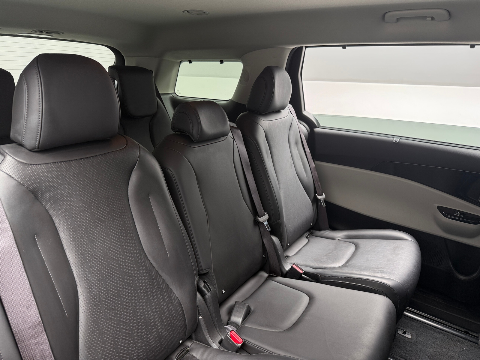 Thumbnail: 2023 Kia Carnival - 5