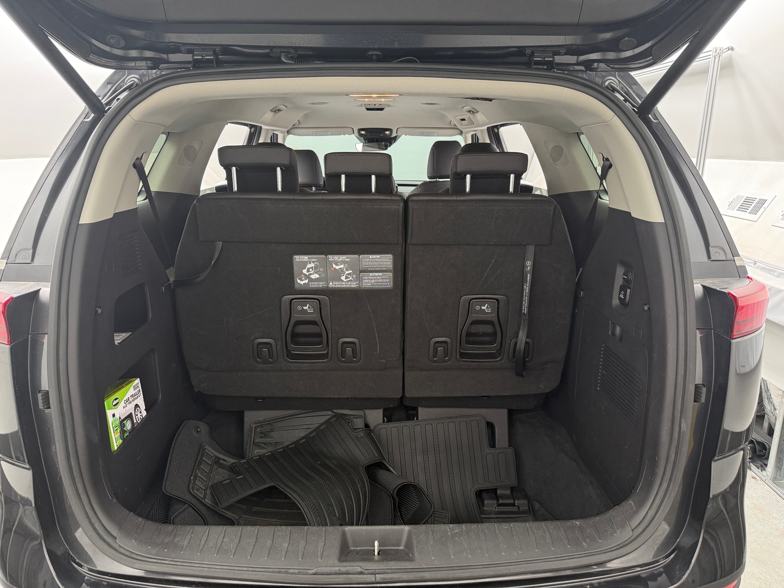 Thumbnail: 2023 Kia Carnival - 6