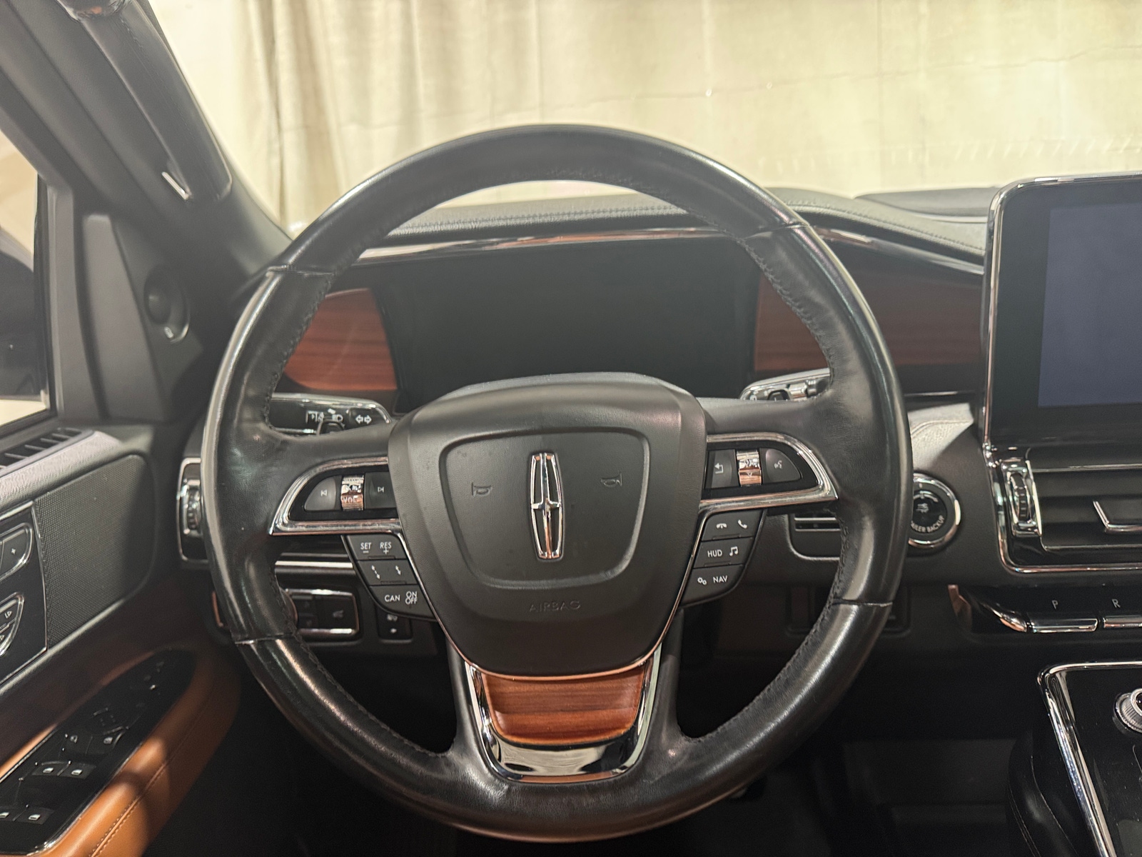 Thumbnail: 2018 Lincoln Navigator - 4