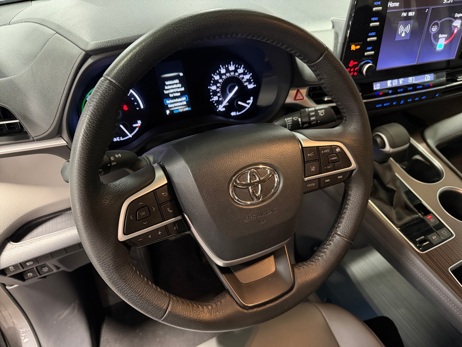 Thumbnail: 2023 Toyota Sienna - 4