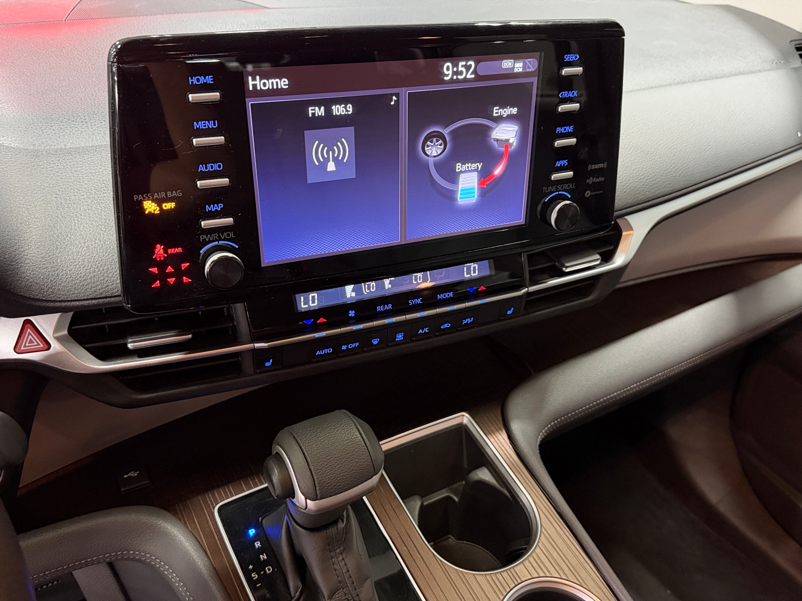 Thumbnail: 2023 Toyota Sienna - 3