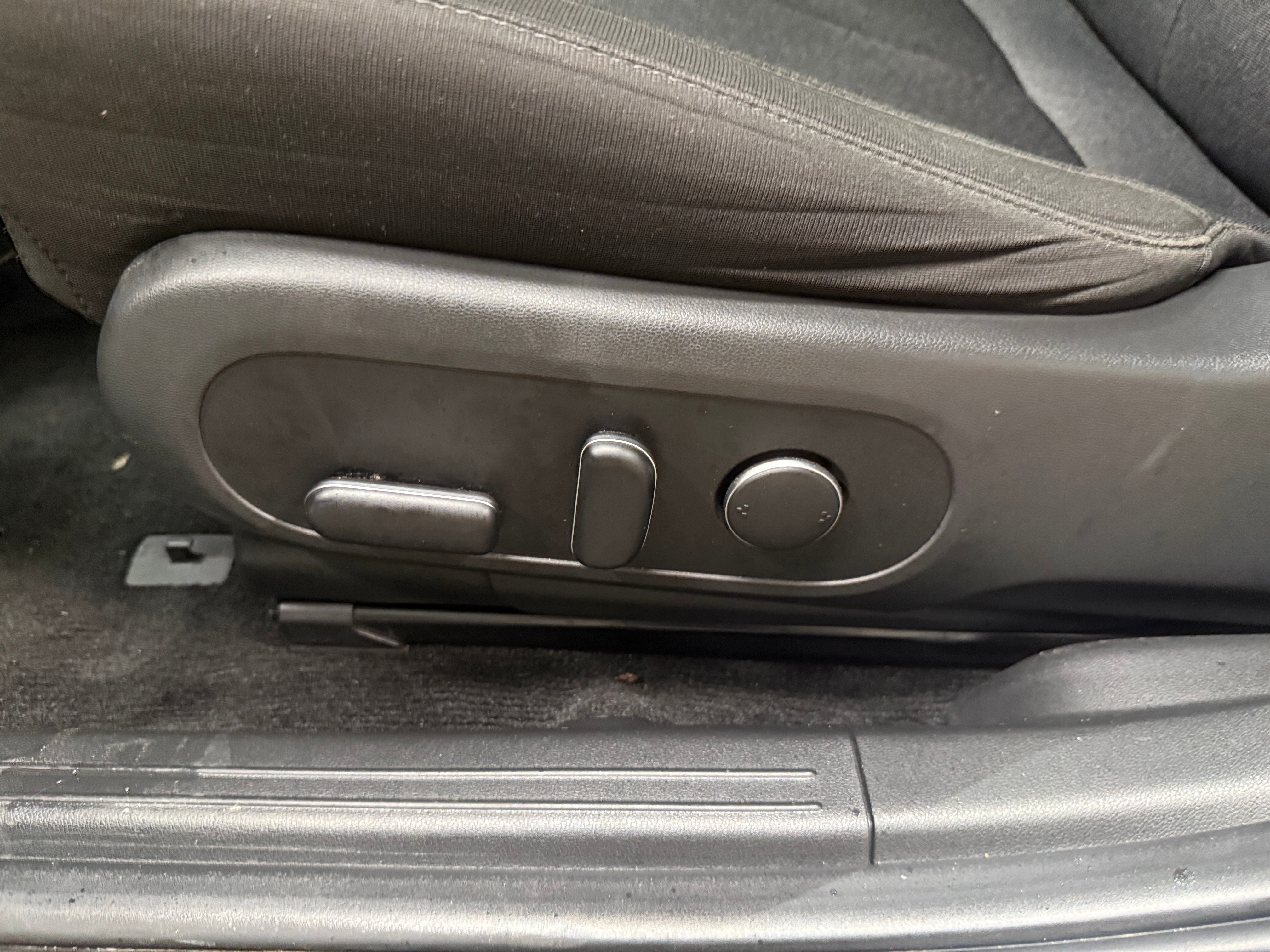 Used 2022 Hyundai IONIQ 5 SE with VIN KM8KMDAF2NU093137 for sale in Oak Creek, WI