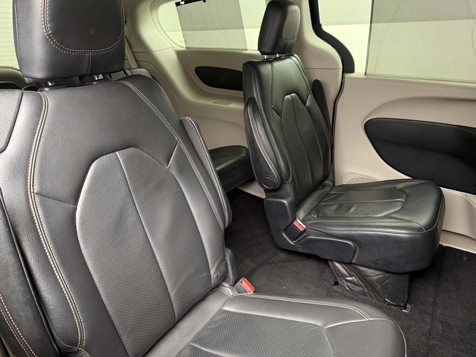 Thumbnail: 2018 Chrysler Pacifica - 5
