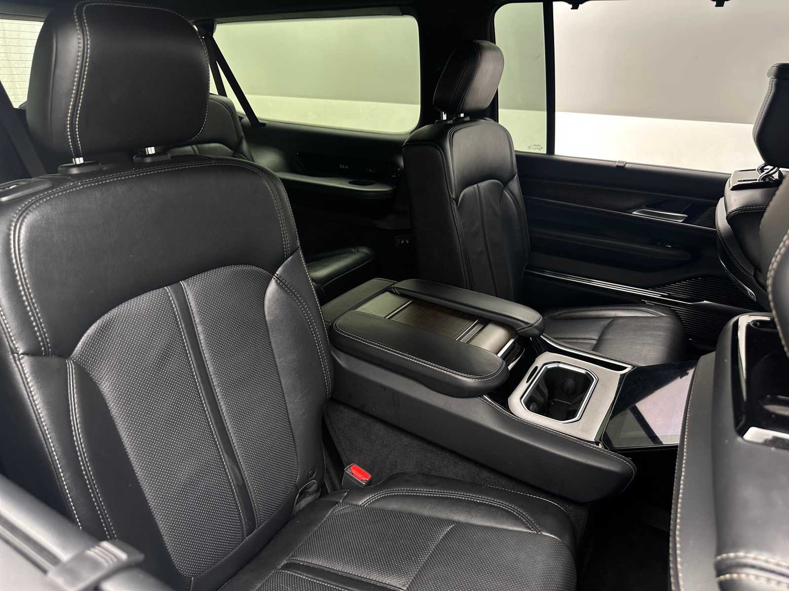 Thumbnail: 2024 Jeep Grand Wagoneer L - 5