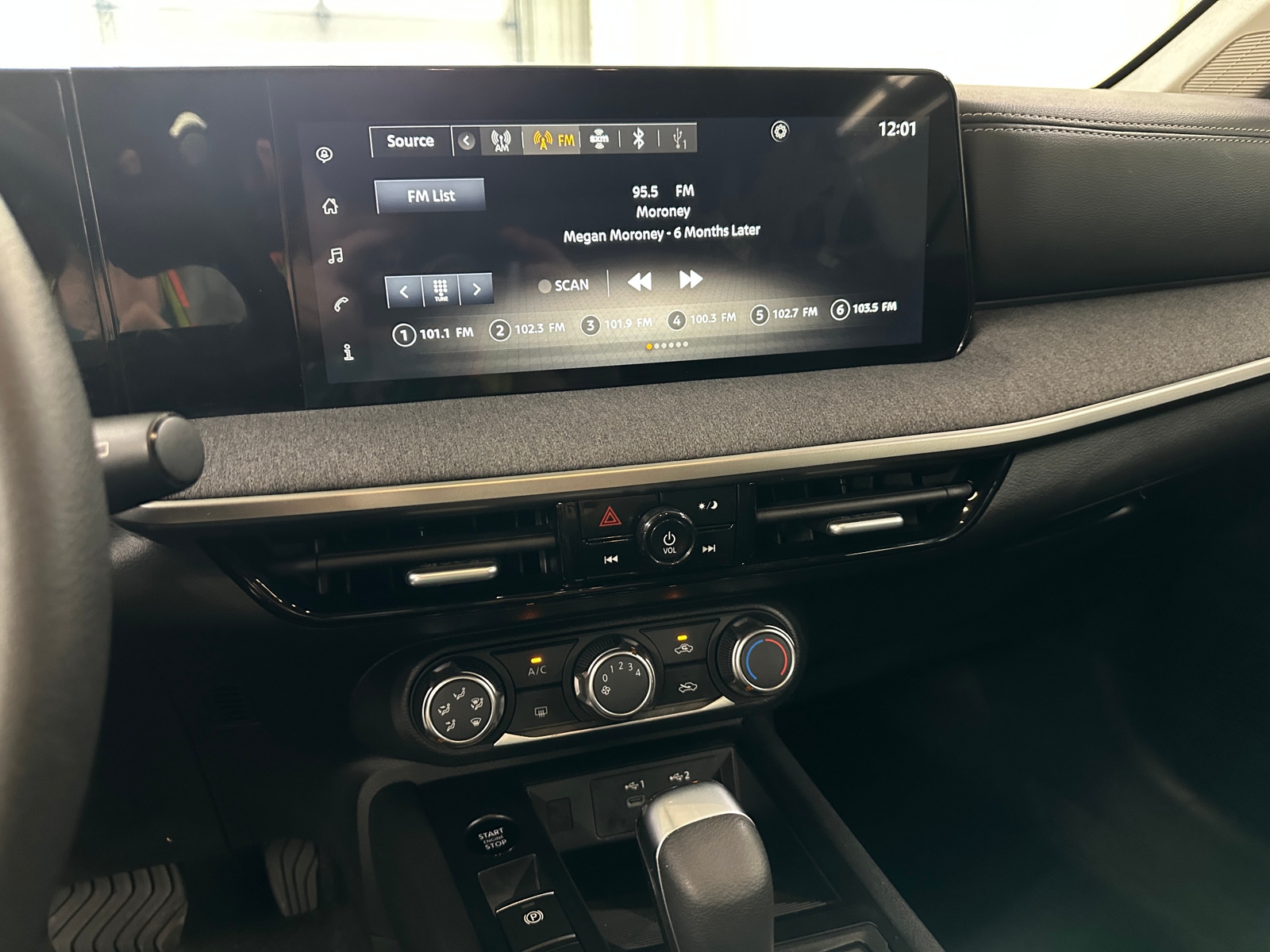 Thumbnail: 2025 Nissan Kicks - 4