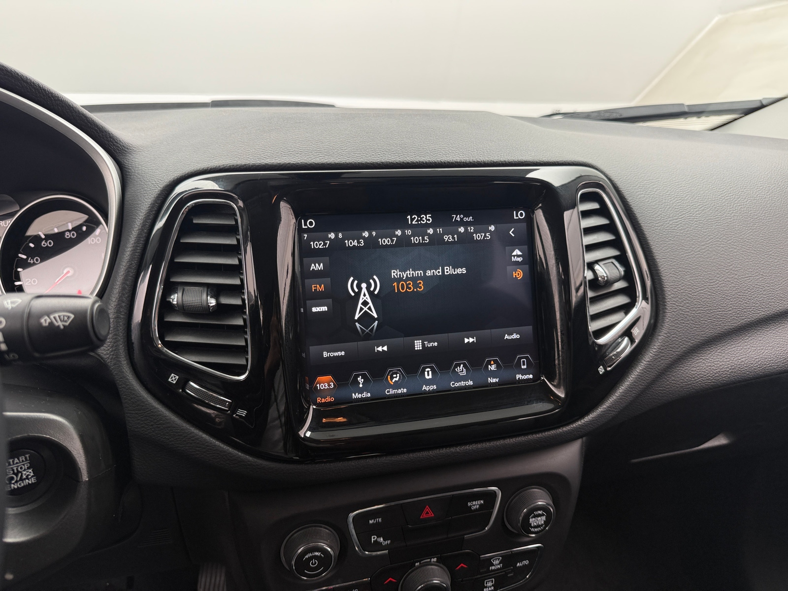 Thumbnail: 2019 Jeep Compass - 3