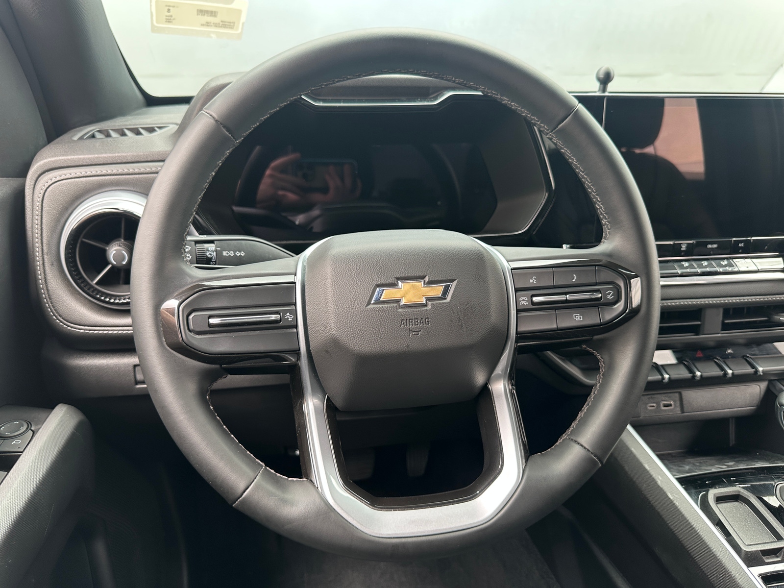 Thumbnail: 2024 Chevrolet Colorado - 5