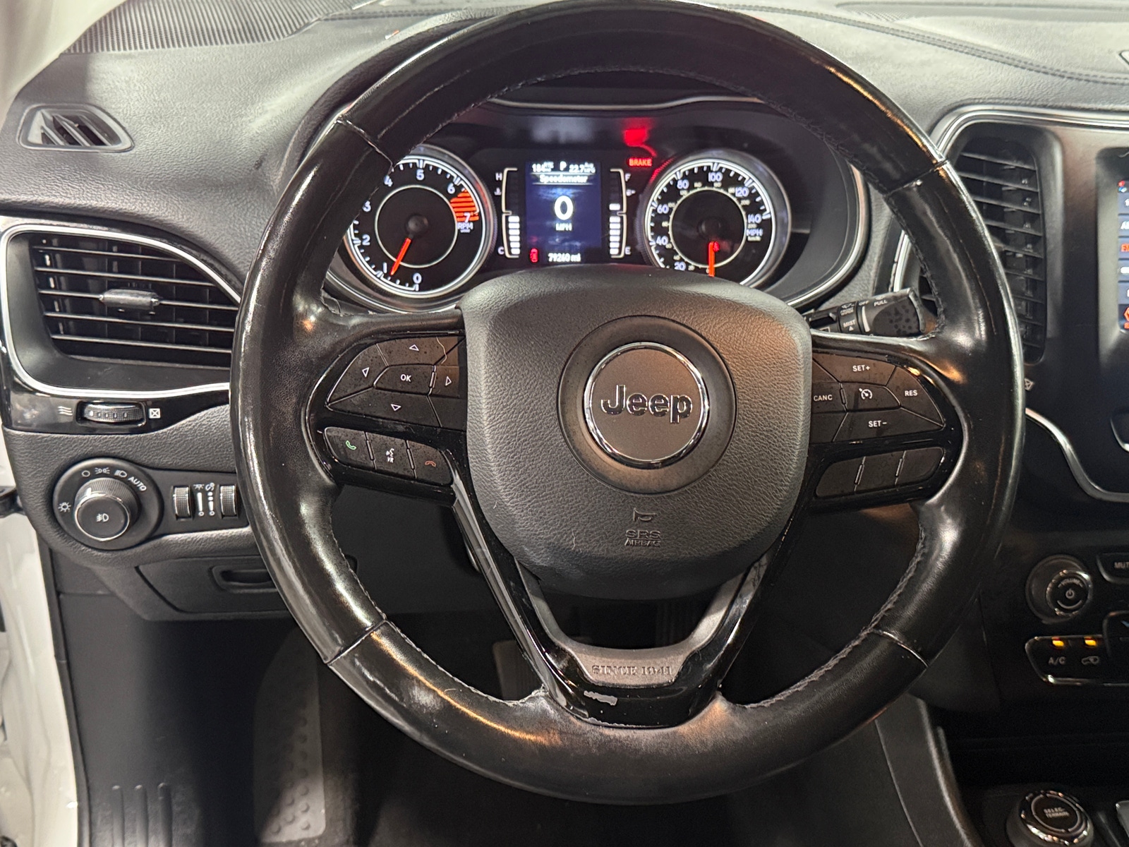 Thumbnail: 2020 Jeep Cherokee - 5