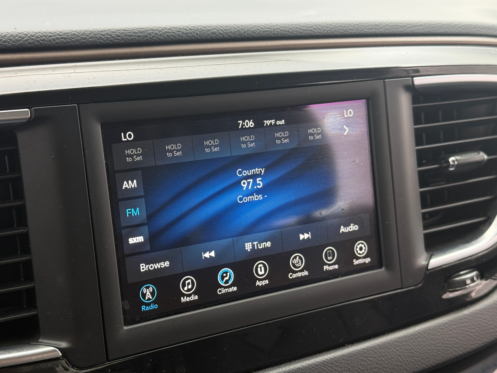 Thumbnail: 2019 Chrysler Pacifica - 3
