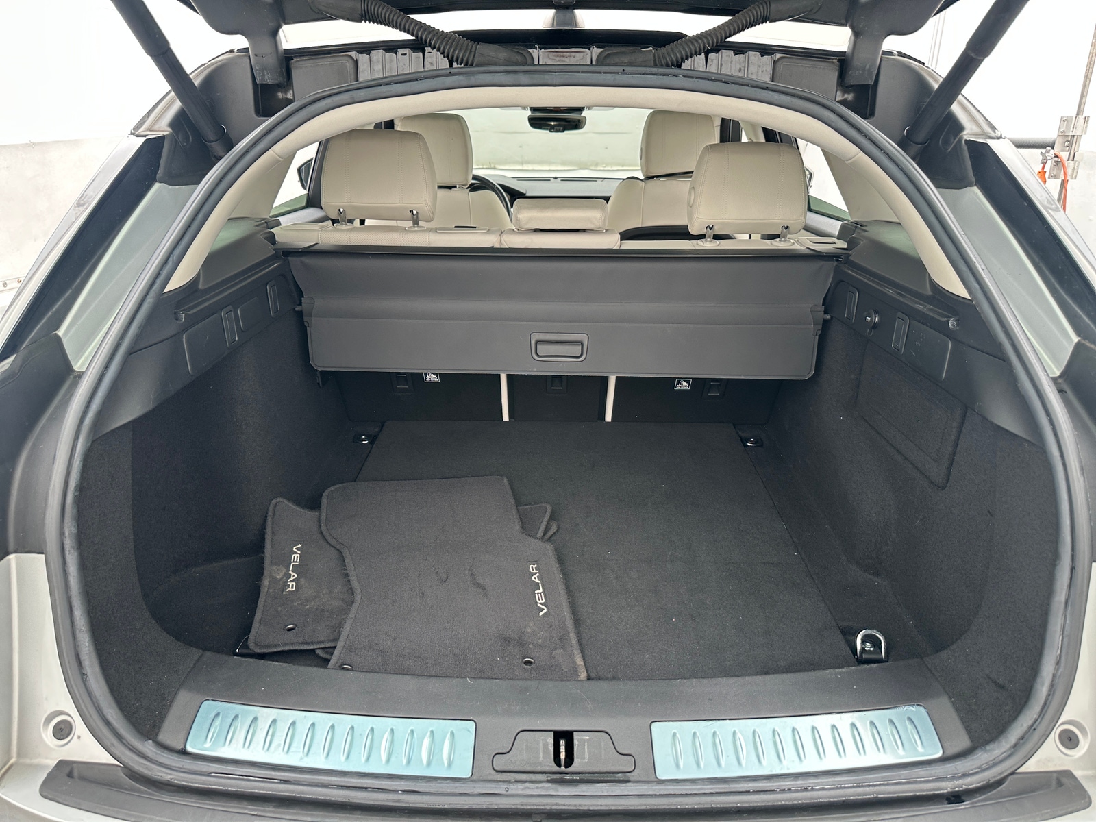 Thumbnail: 2019 Land Rover Range Rover Velar - 6