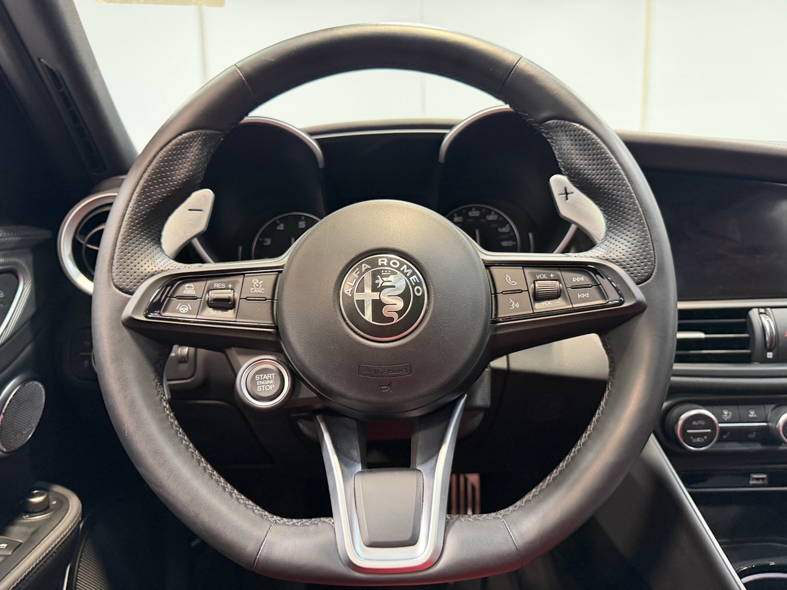Thumbnail: 2023 Alfa Romeo Giulia - 4
