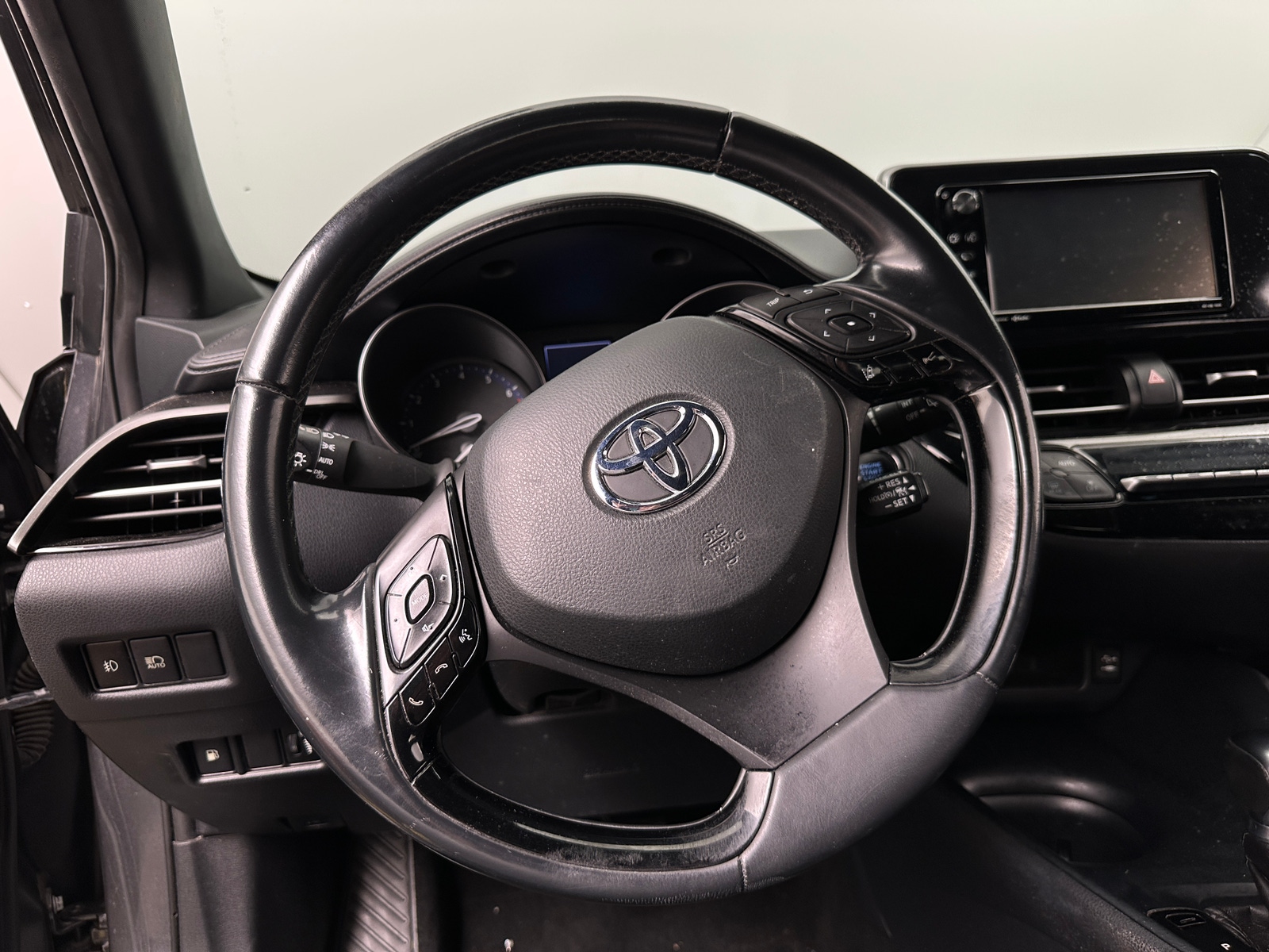 Thumbnail: 2018 Toyota C-HR - 5