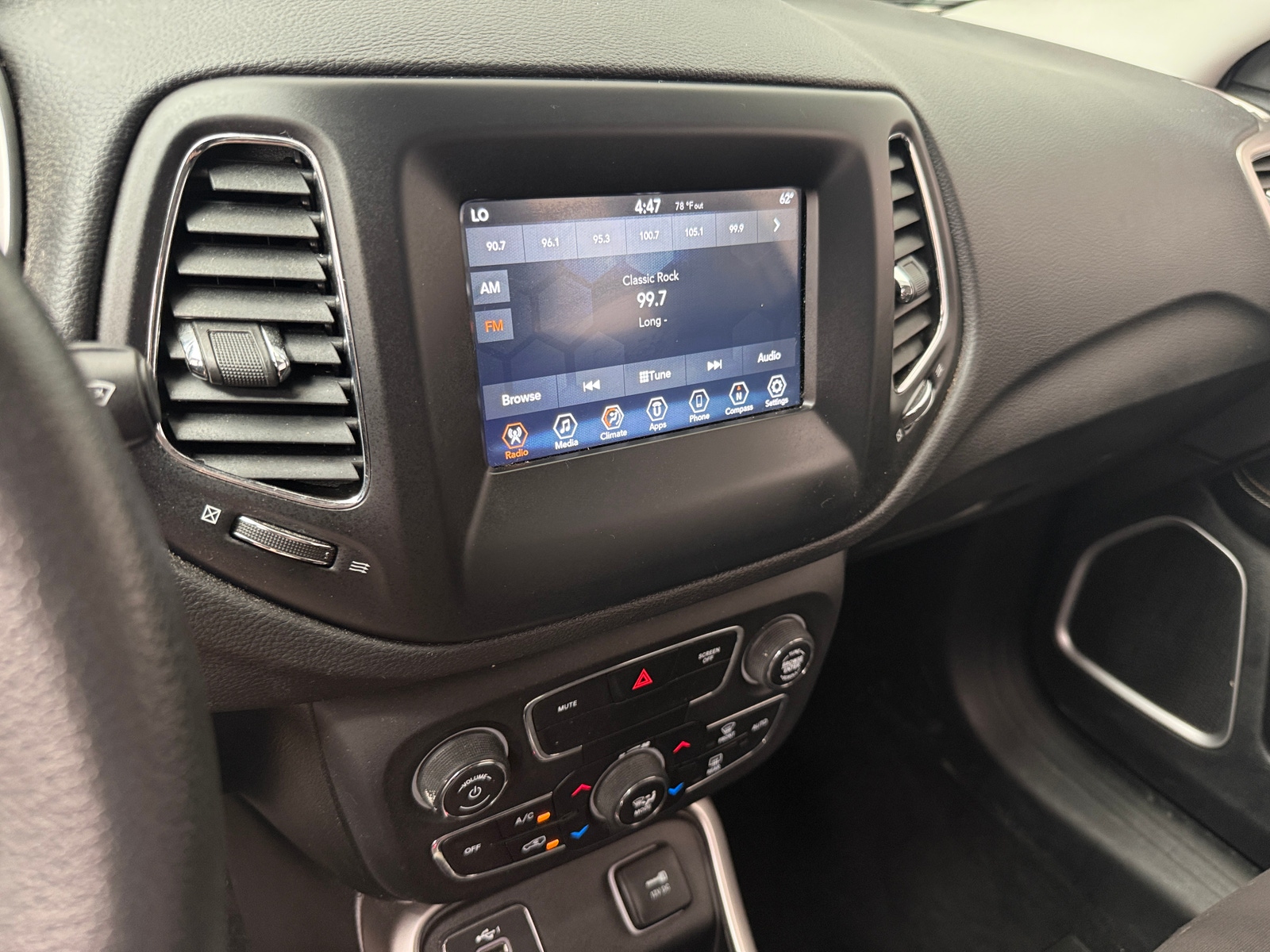 Thumbnail: 2019 Jeep Compass - 4