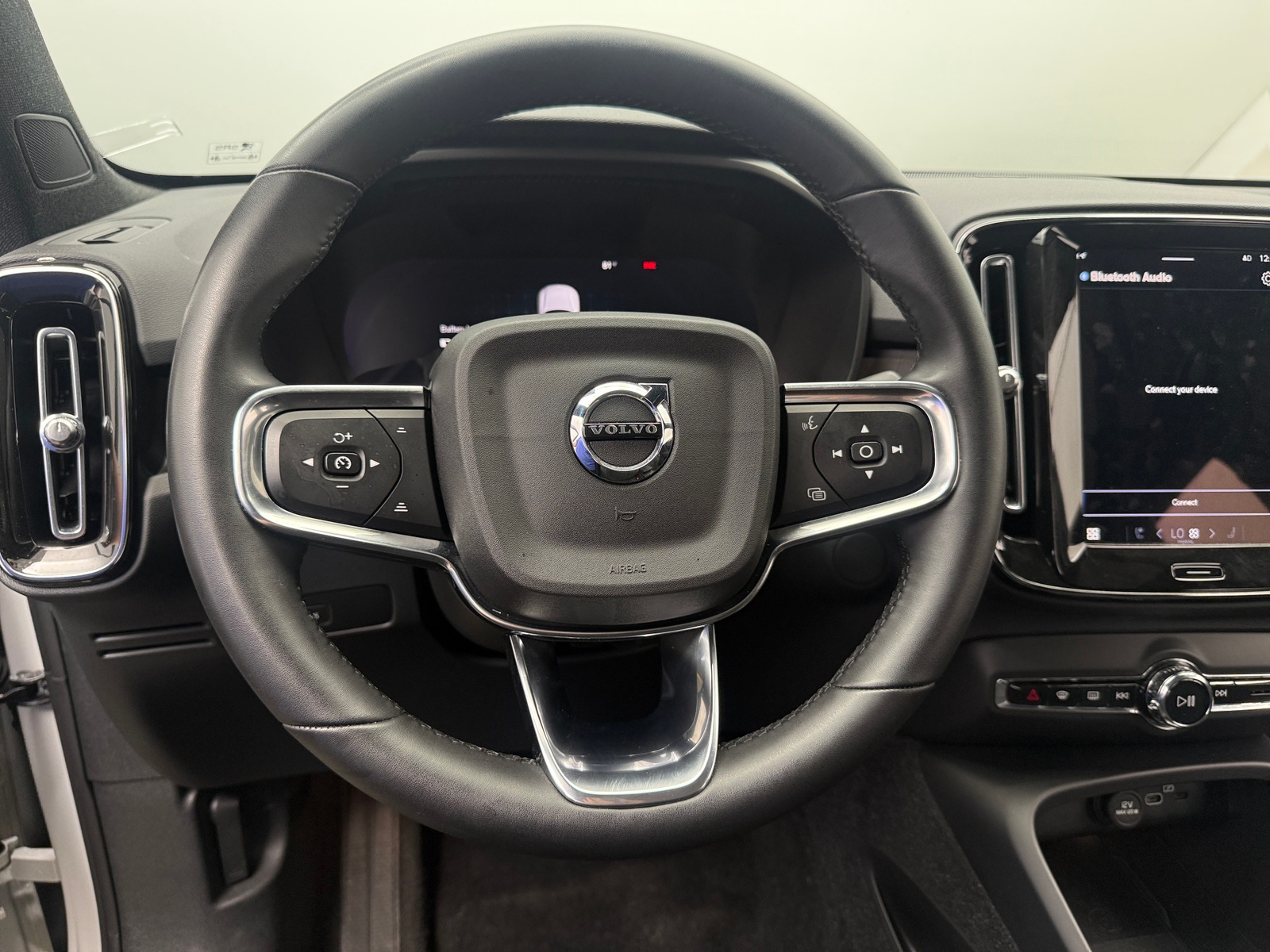 Thumbnail: 2023 Volvo C40 - 4