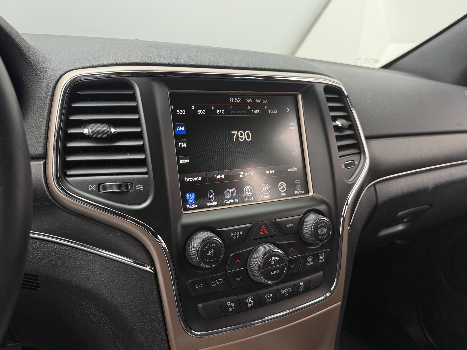Thumbnail: 2016 Jeep Grand Cherokee - 3