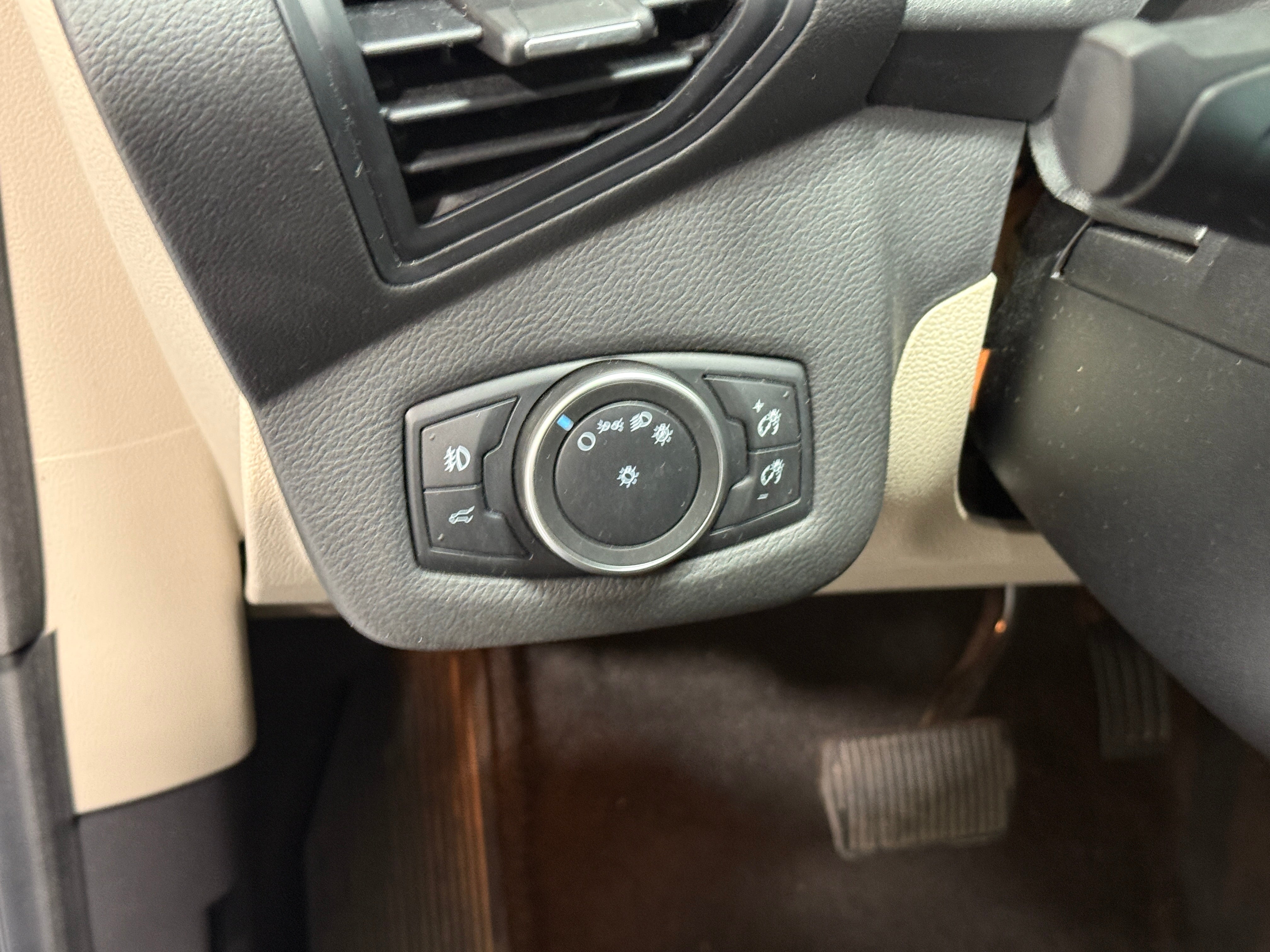 2019 Ford Escape SE - Photo 13