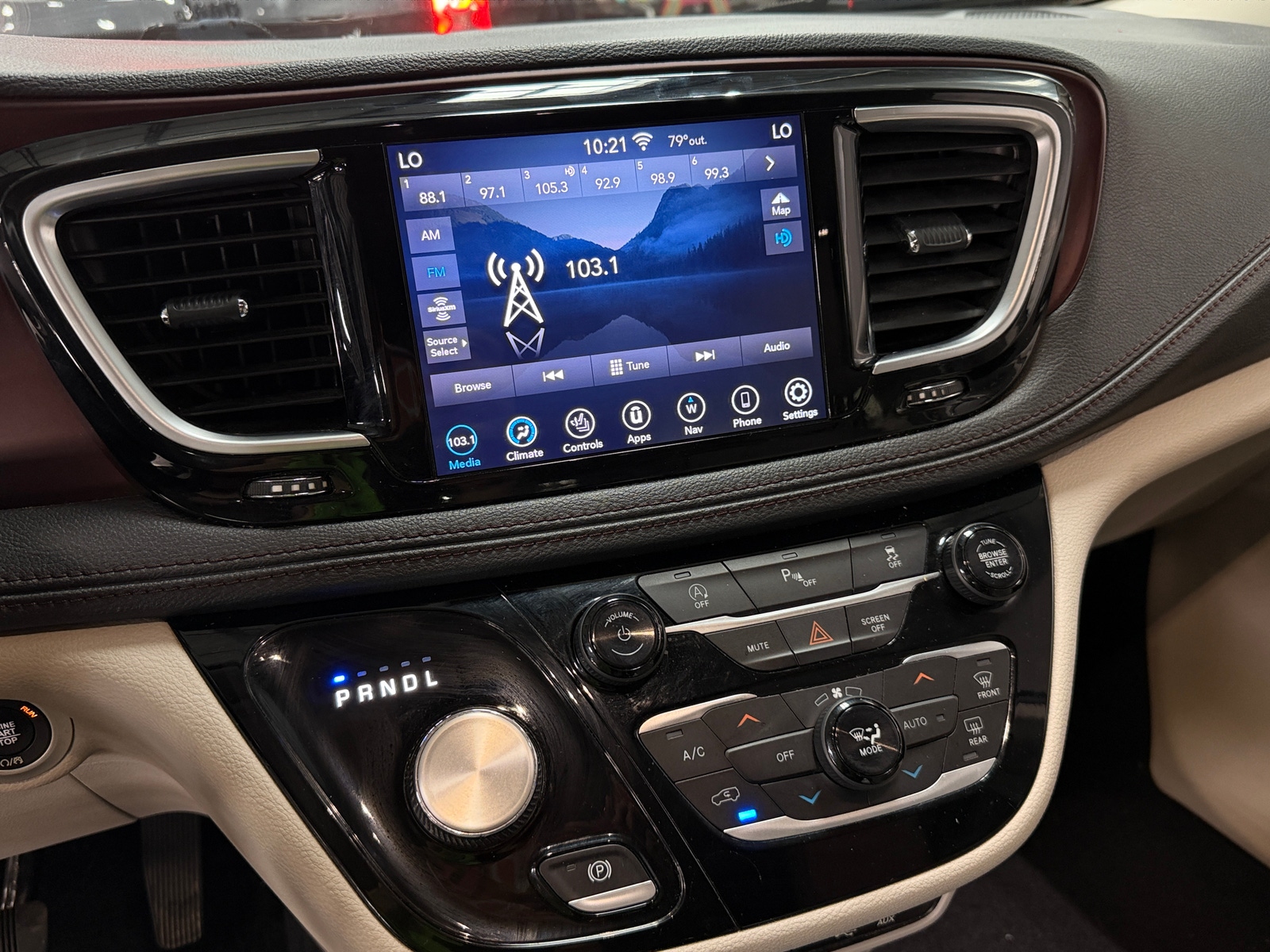 Thumbnail: 2020 Chrysler Pacifica - 3