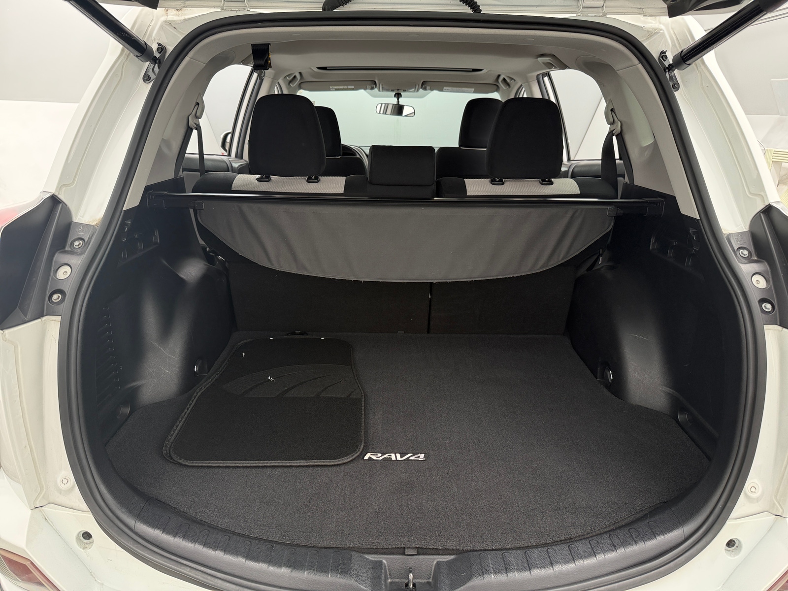 Thumbnail: 2016 Toyota RAV4 - 7