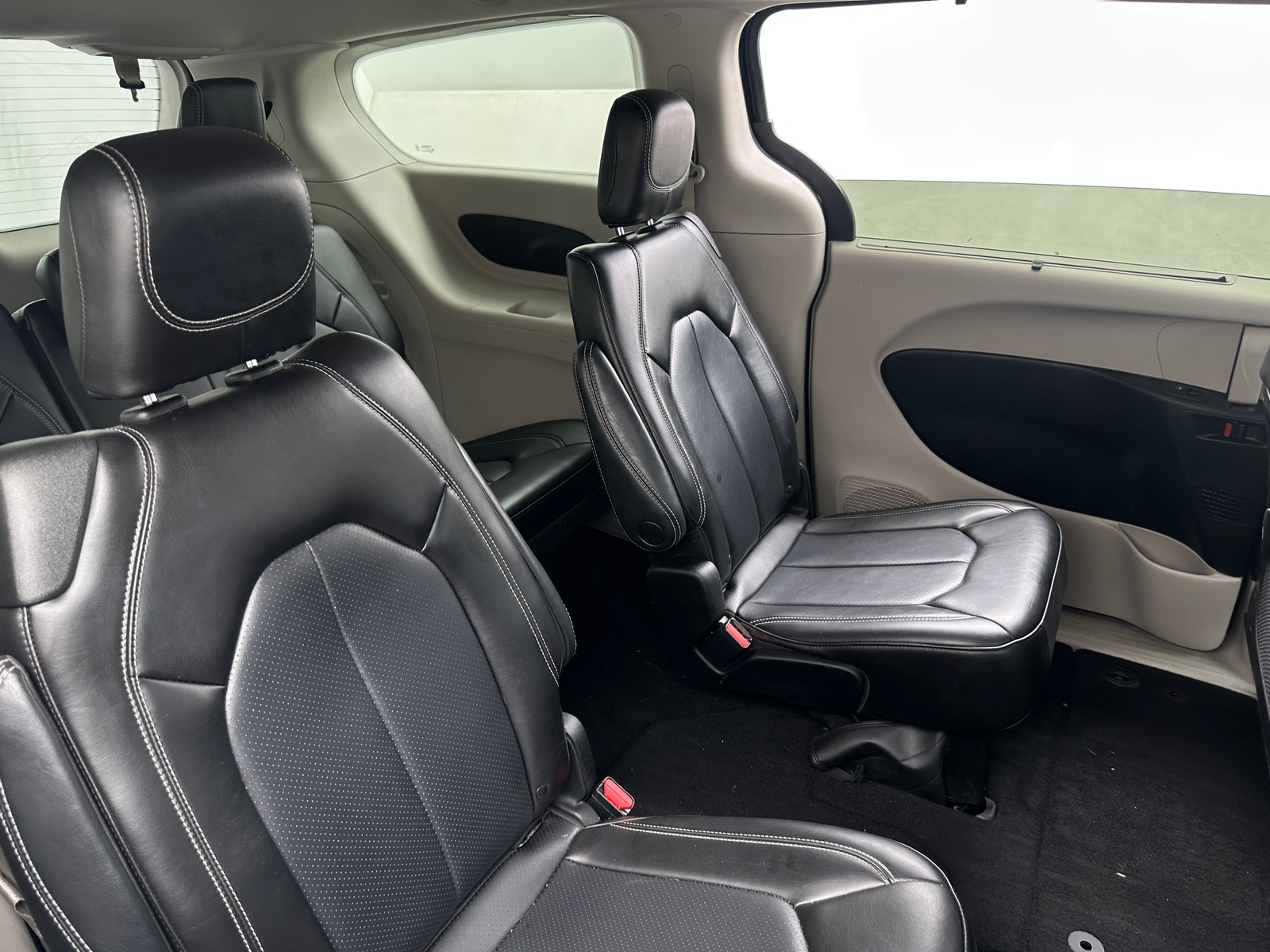 Thumbnail: 2023 Chrysler Pacifica - 5