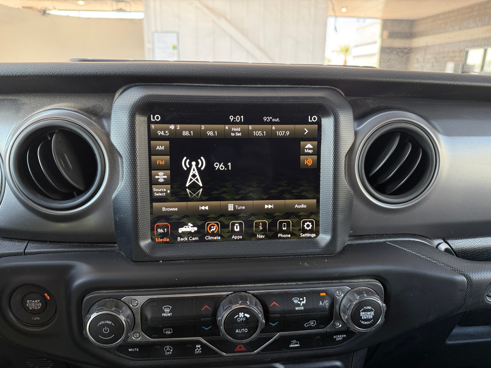 Thumbnail: 2021 Jeep Gladiator - 4