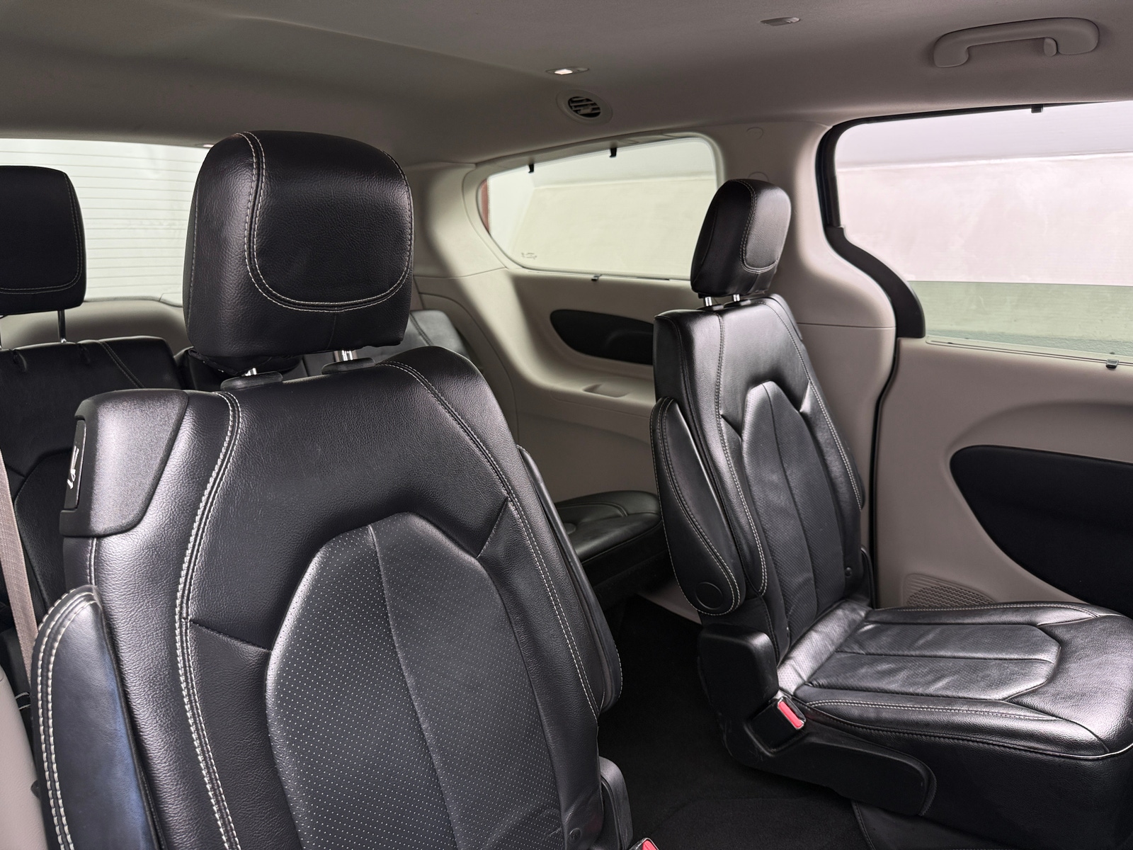 Thumbnail: 2022 Chrysler Pacifica - 5