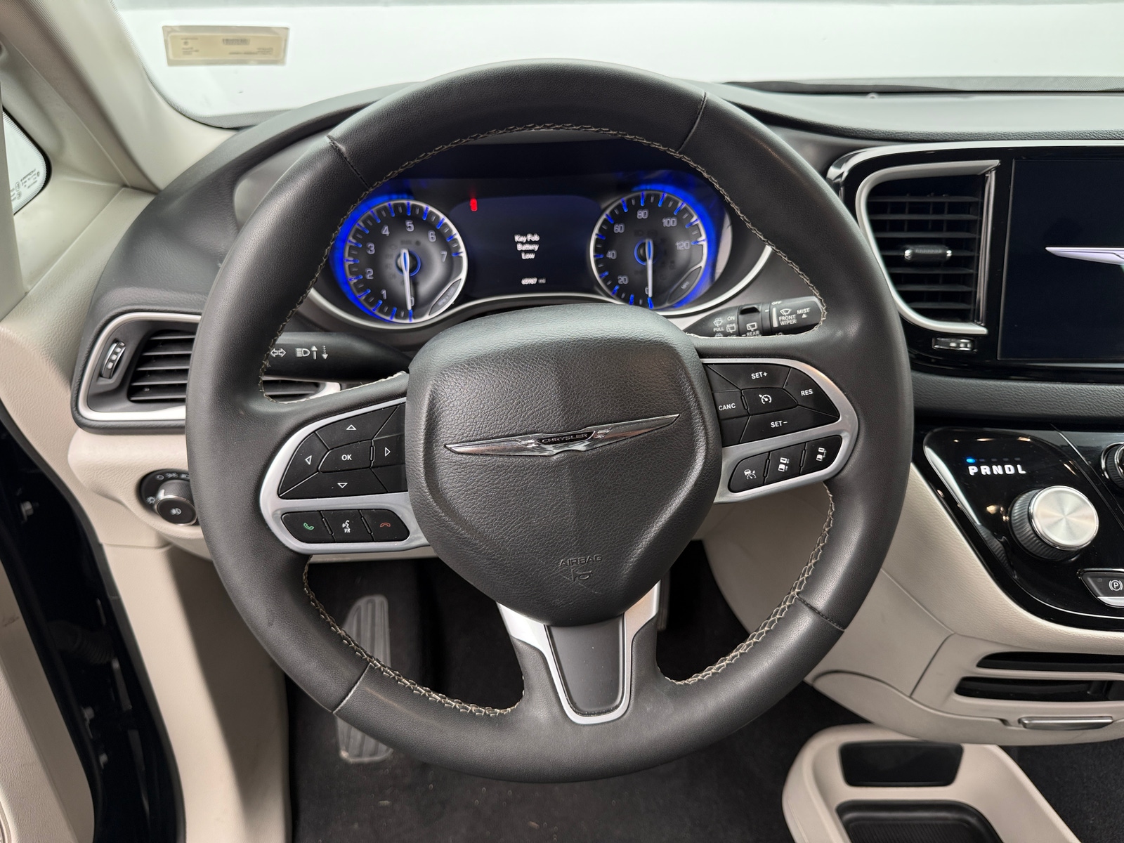 Thumbnail: 2022 Chrysler Pacifica - 4