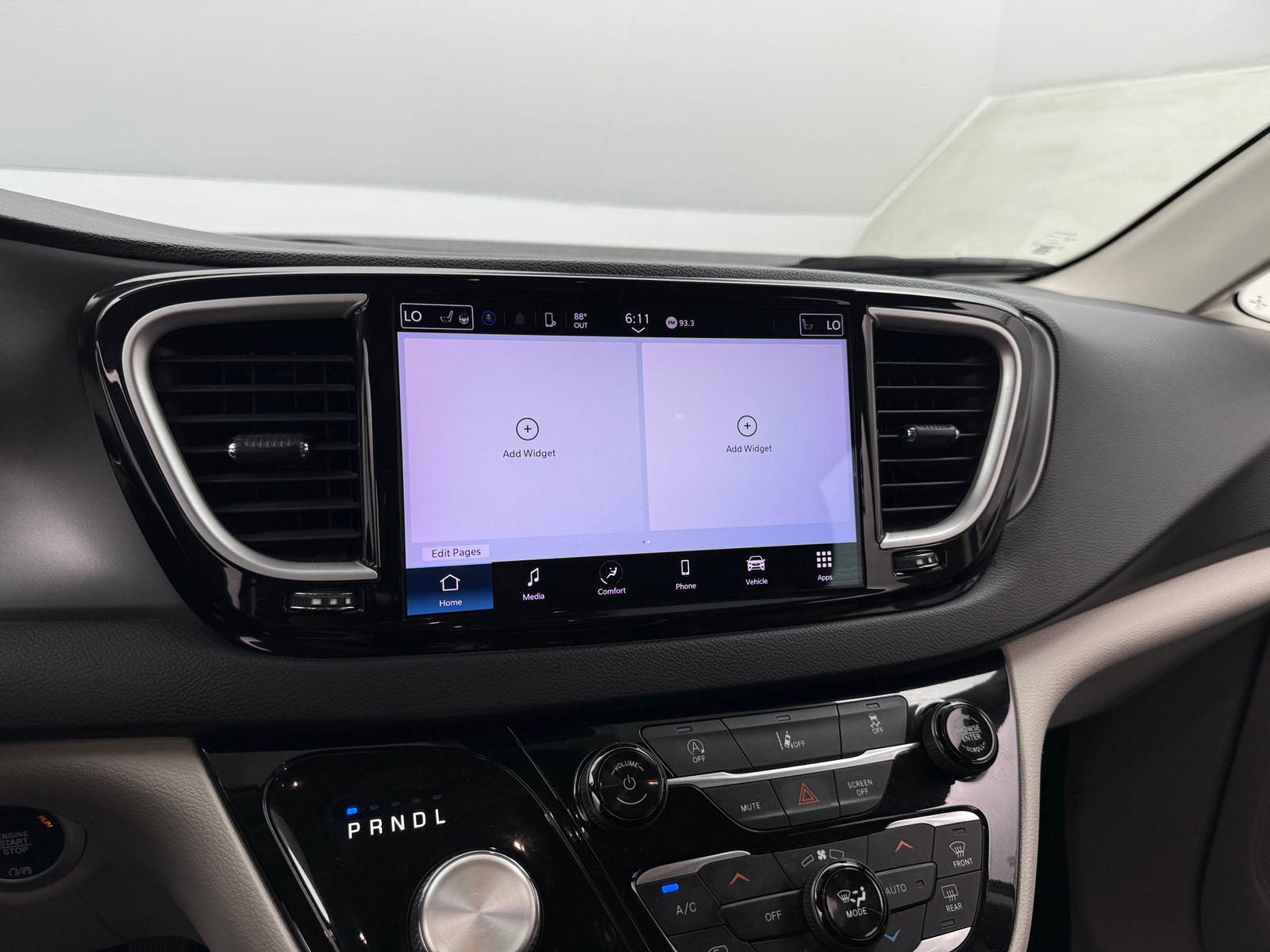 Thumbnail: 2022 Chrysler Pacifica - 3