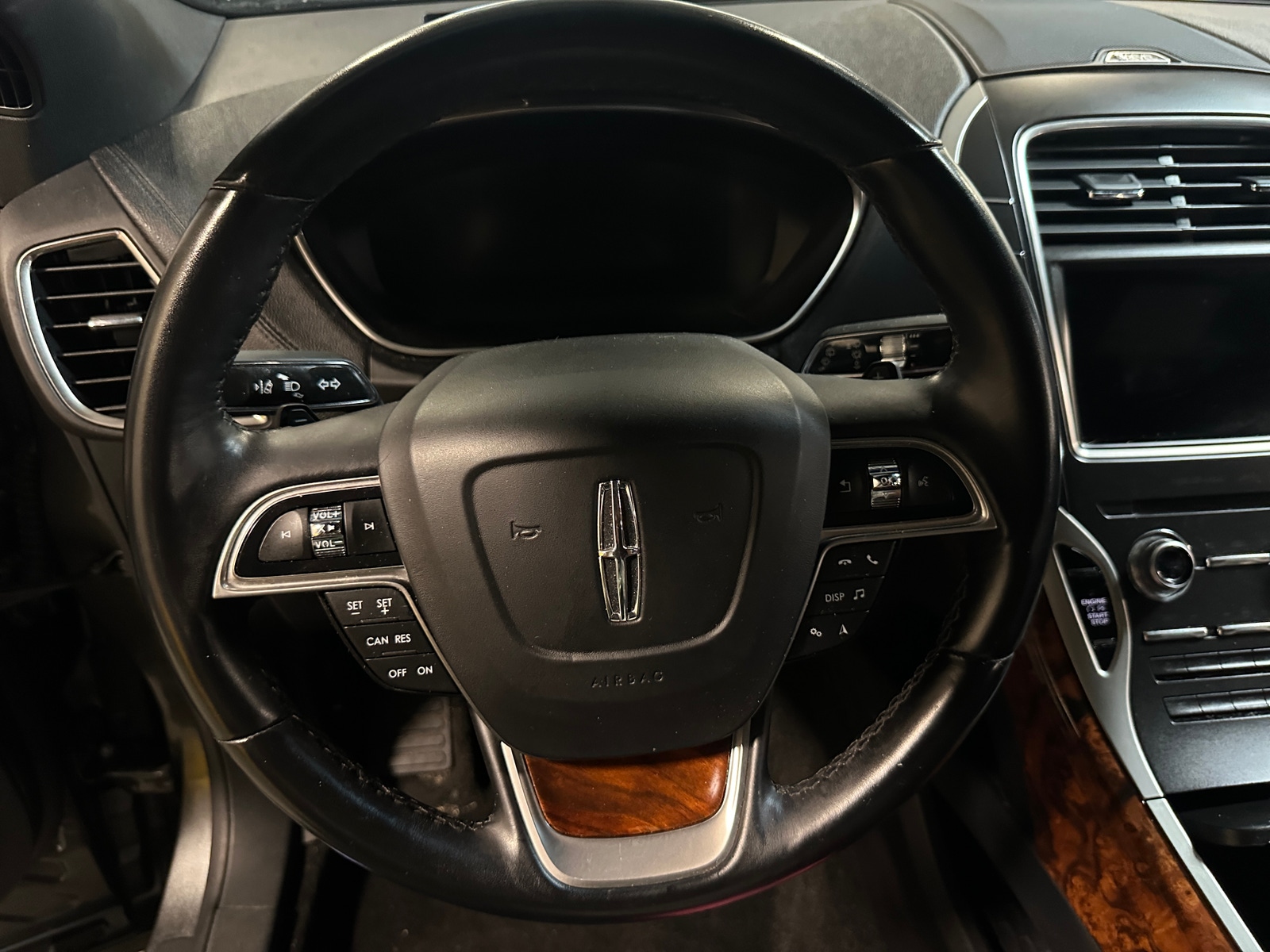 Thumbnail: 2019 Lincoln Nautilus - 4