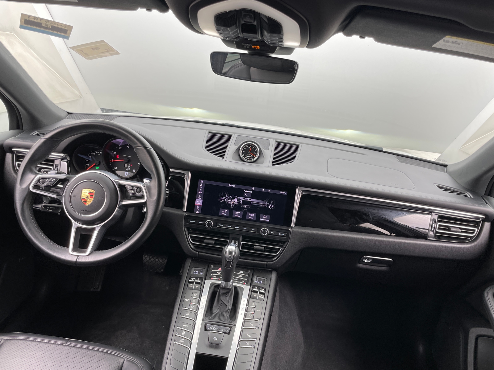Thumbnail: 2021 Porsche Macan - 2