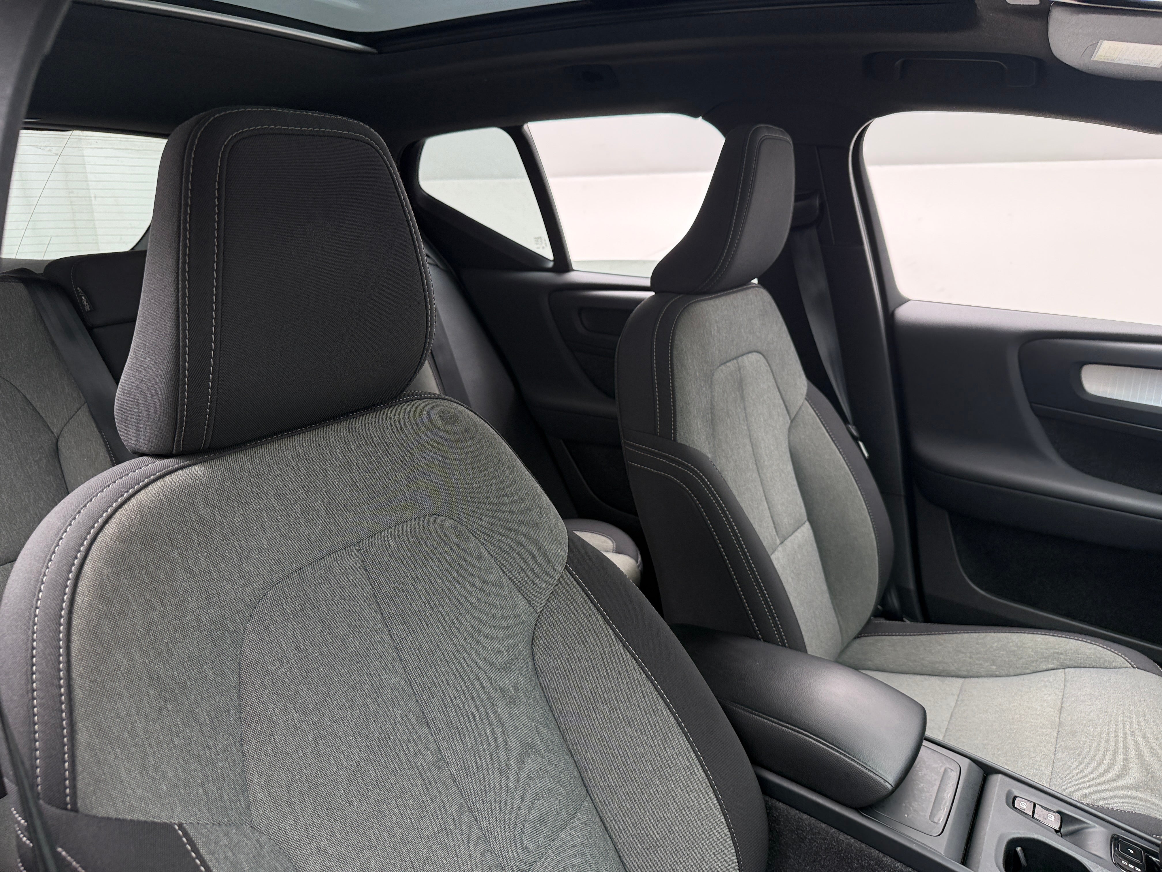 2025 Volvo XC40