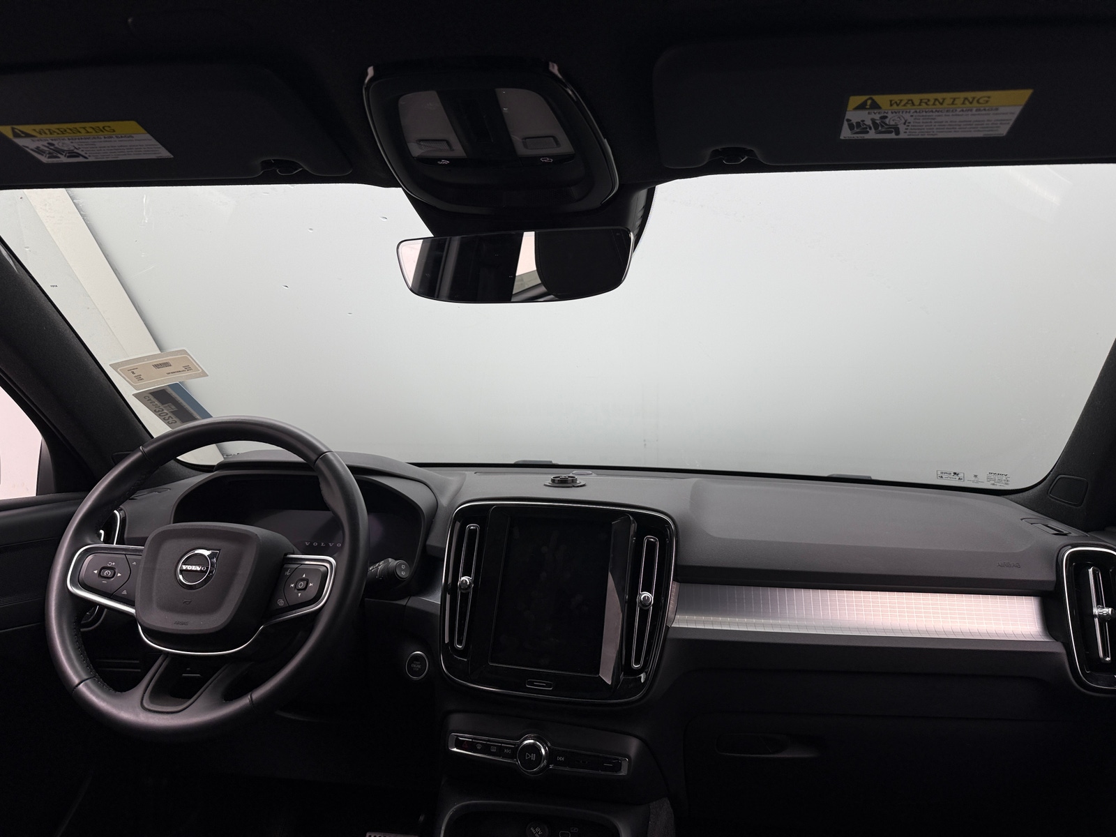 Thumbnail: 2025 Volvo XC40 - 3