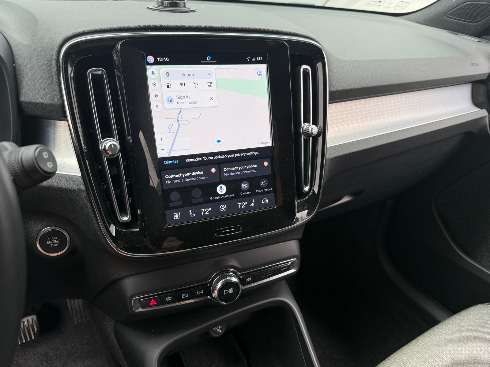 Thumbnail: 2025 Volvo XC40 - 4