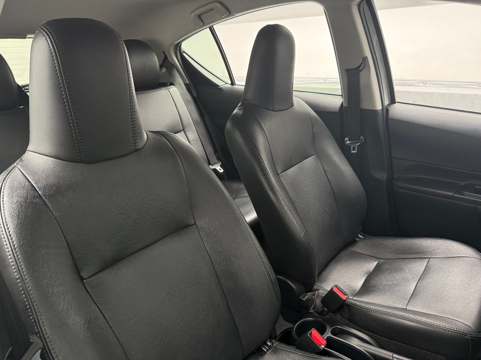 Thumbnail: 2015 Toyota Prius c - 2