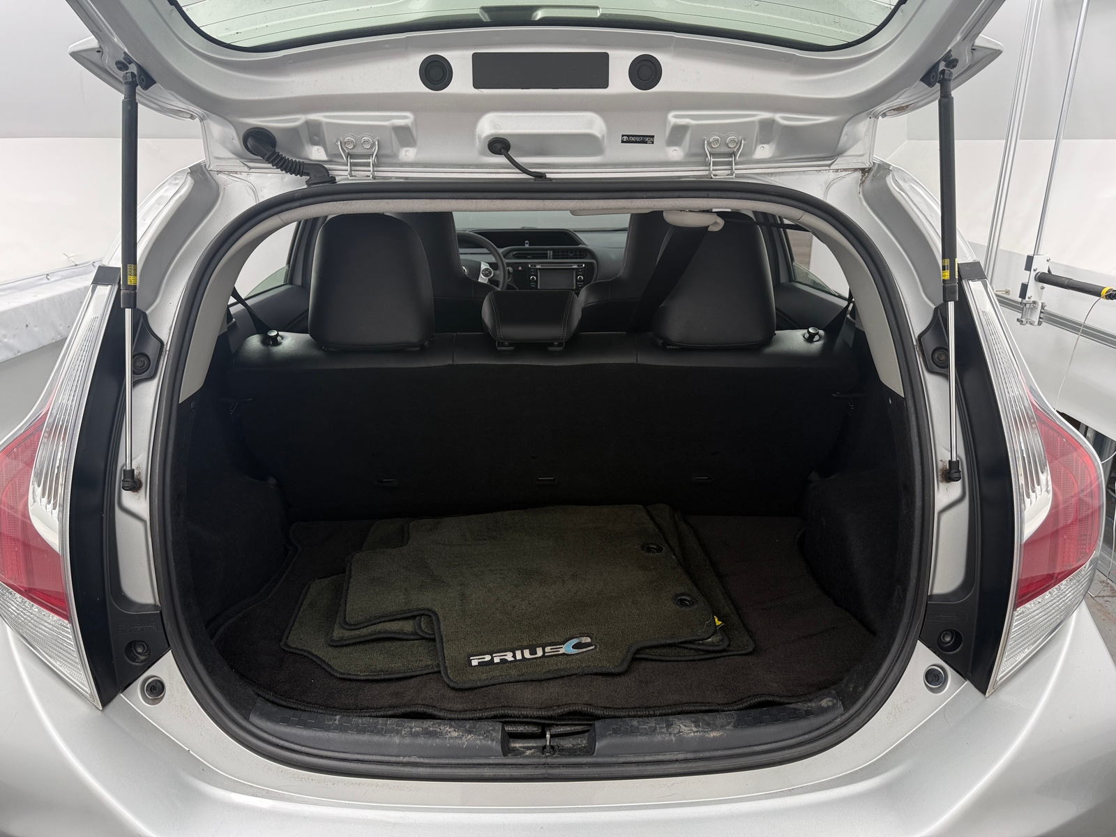 Thumbnail: 2015 Toyota Prius c - 7