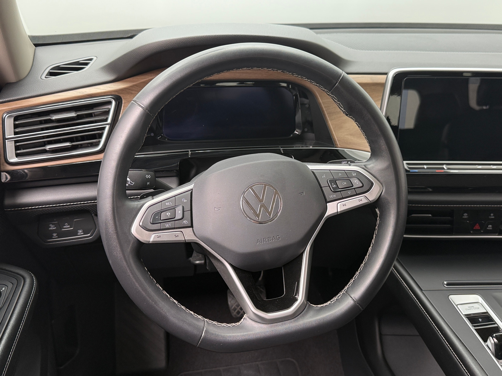 Thumbnail: 2024 Volkswagen Atlas - 4