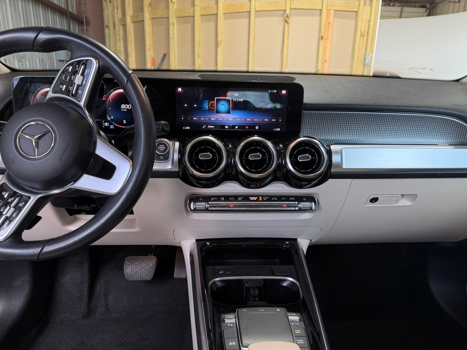 Thumbnail: 2022 Mercedes-Benz GLB - 2
