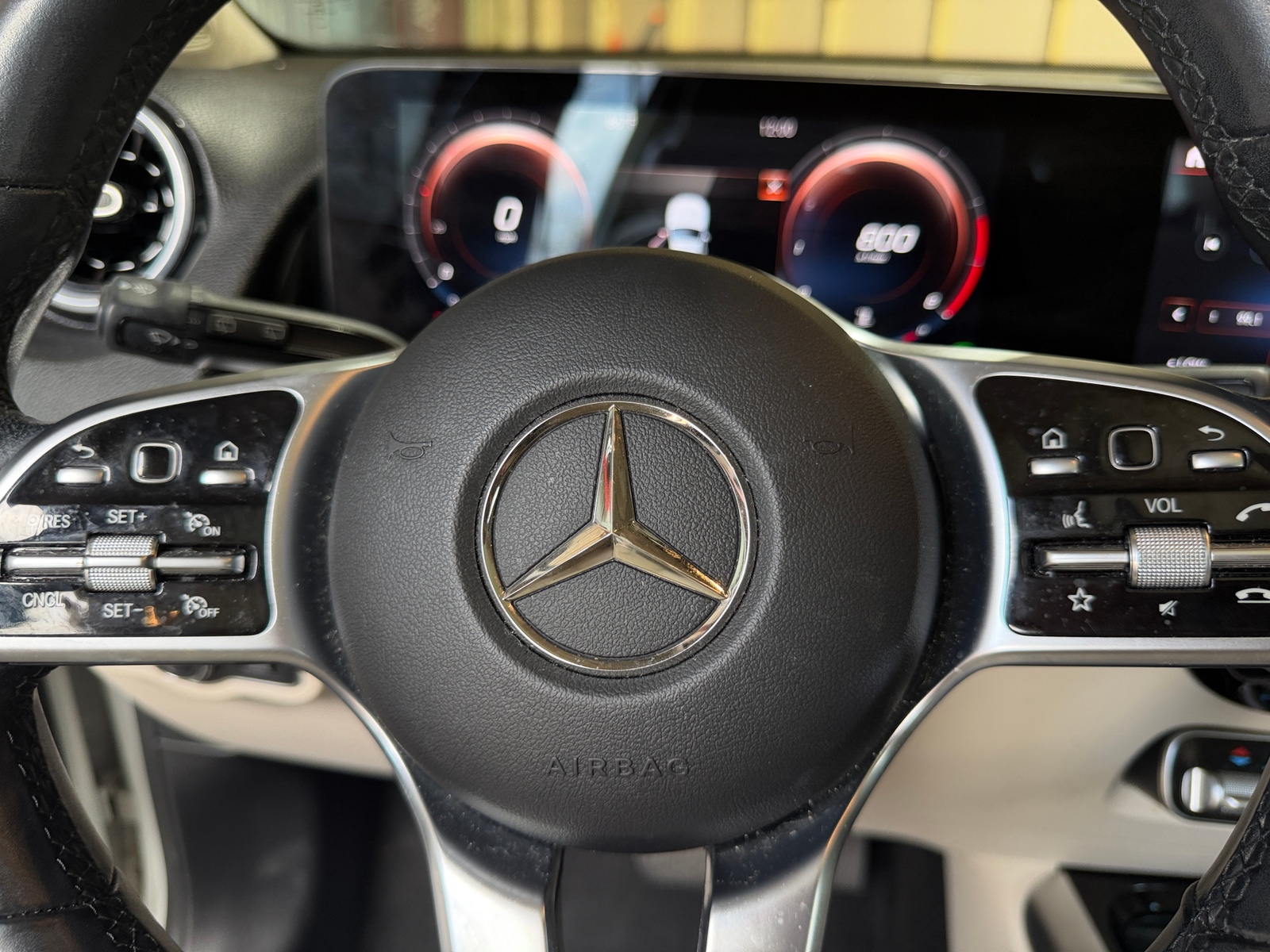 Thumbnail: 2022 Mercedes-Benz GLB - 4
