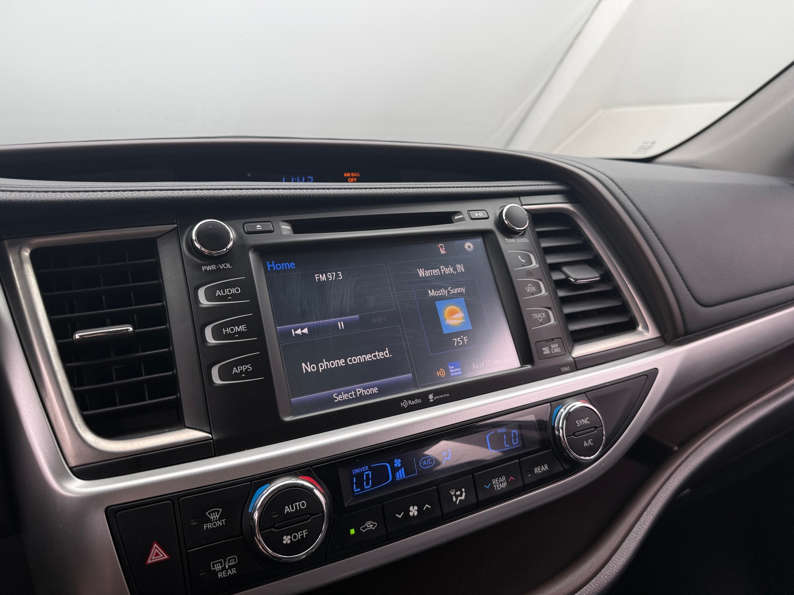 Thumbnail: 2015 Toyota Highlander - 3
