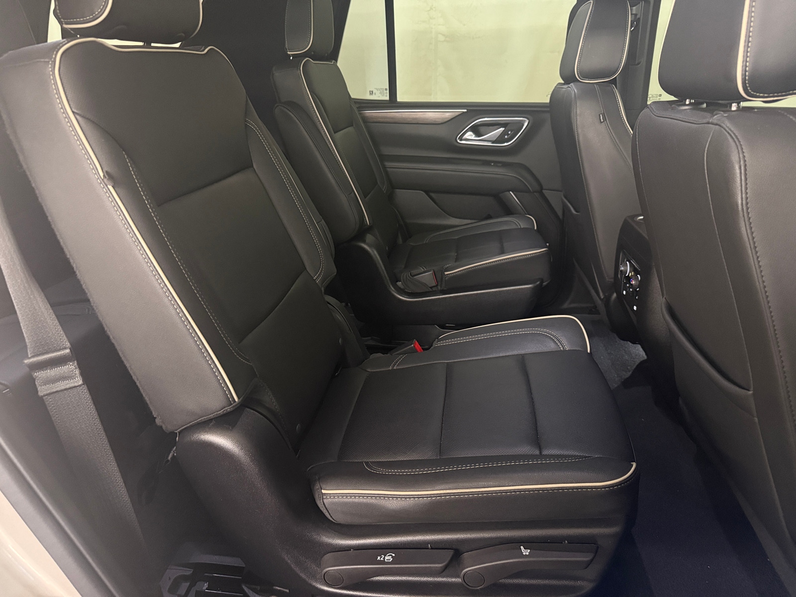 Thumbnail: 2023 Chevrolet Tahoe - 5