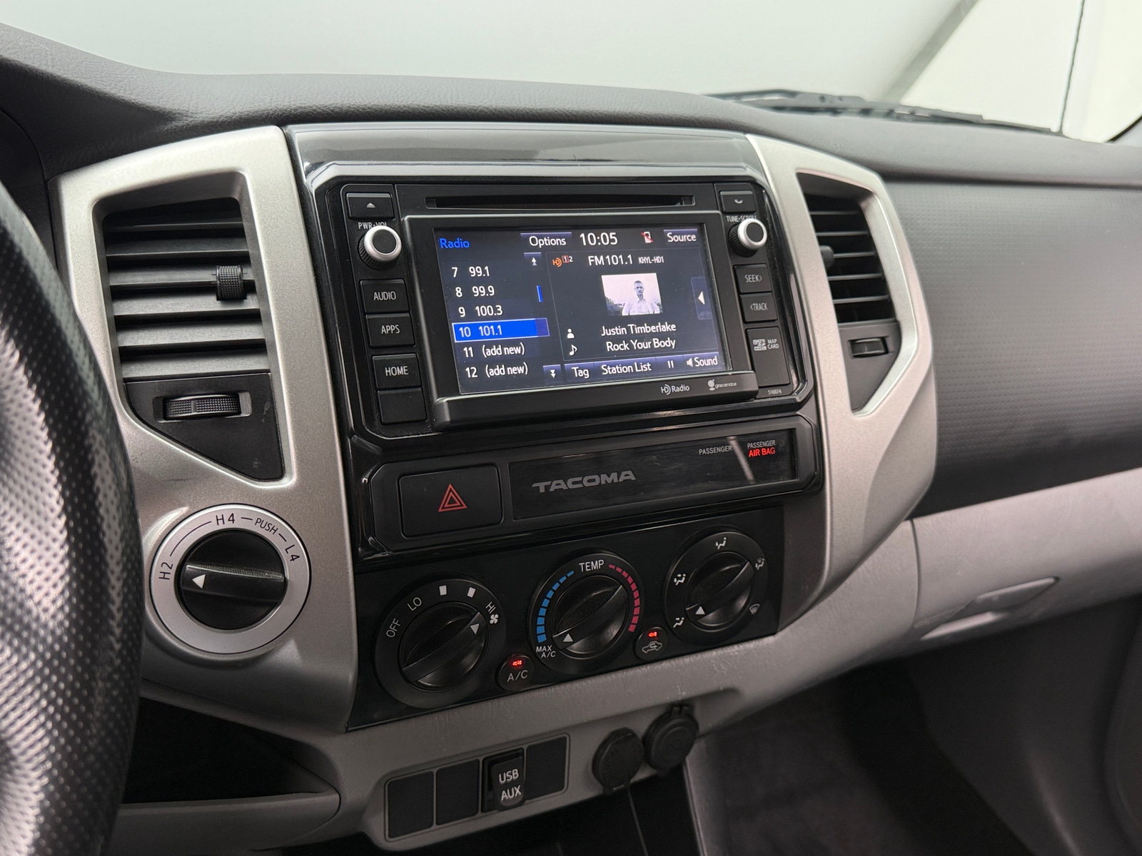 Thumbnail: 2015 Toyota Tacoma - 4