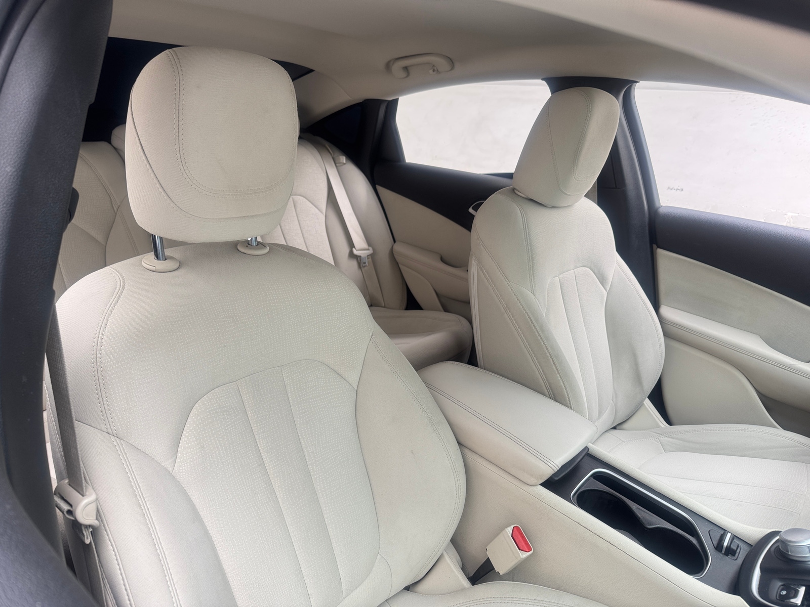 Thumbnail: 2015 Chrysler 200 - 2