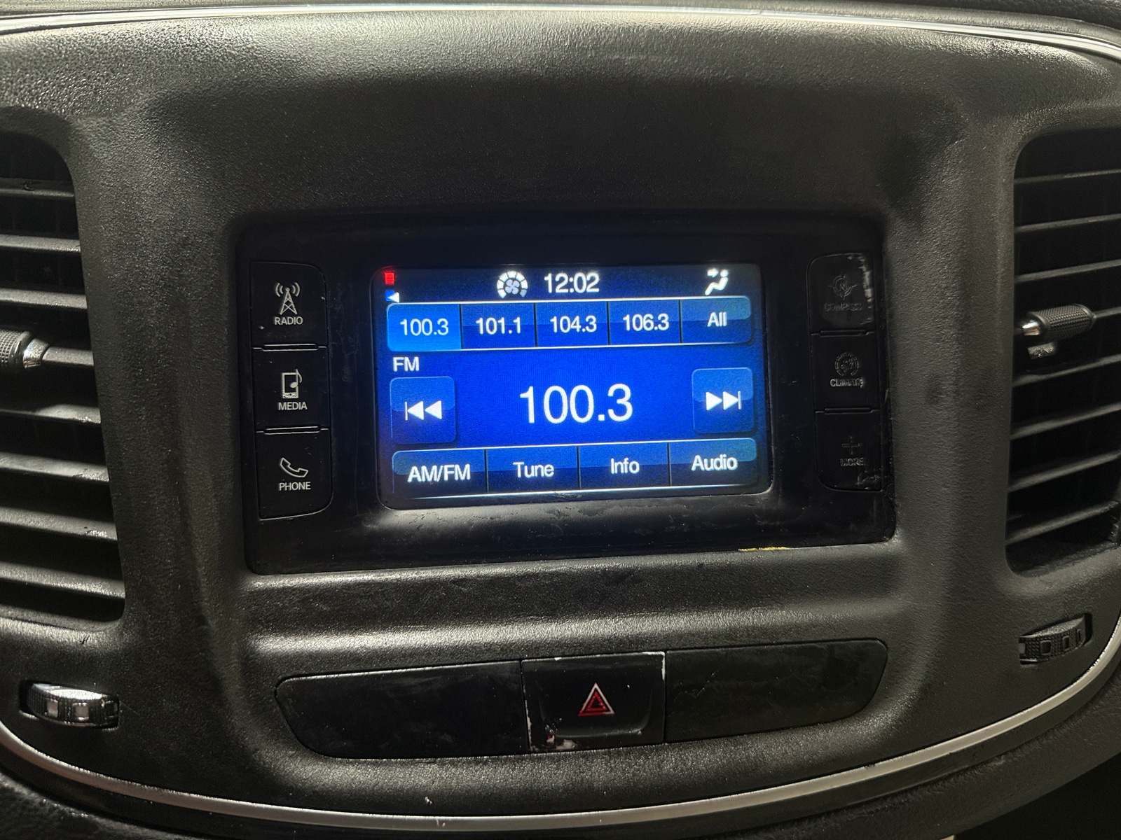 Thumbnail: 2015 Chrysler 200 - 4