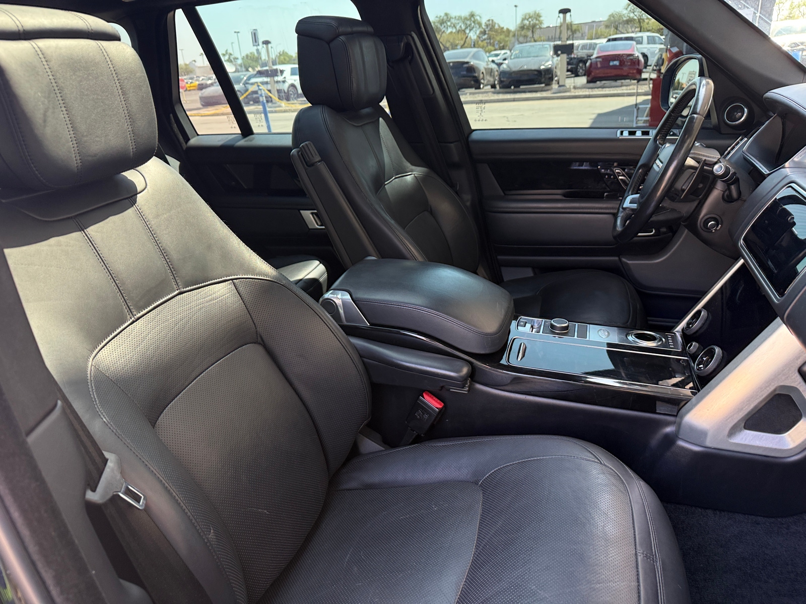 Thumbnail: 2020 Land Rover Range Rover - 2