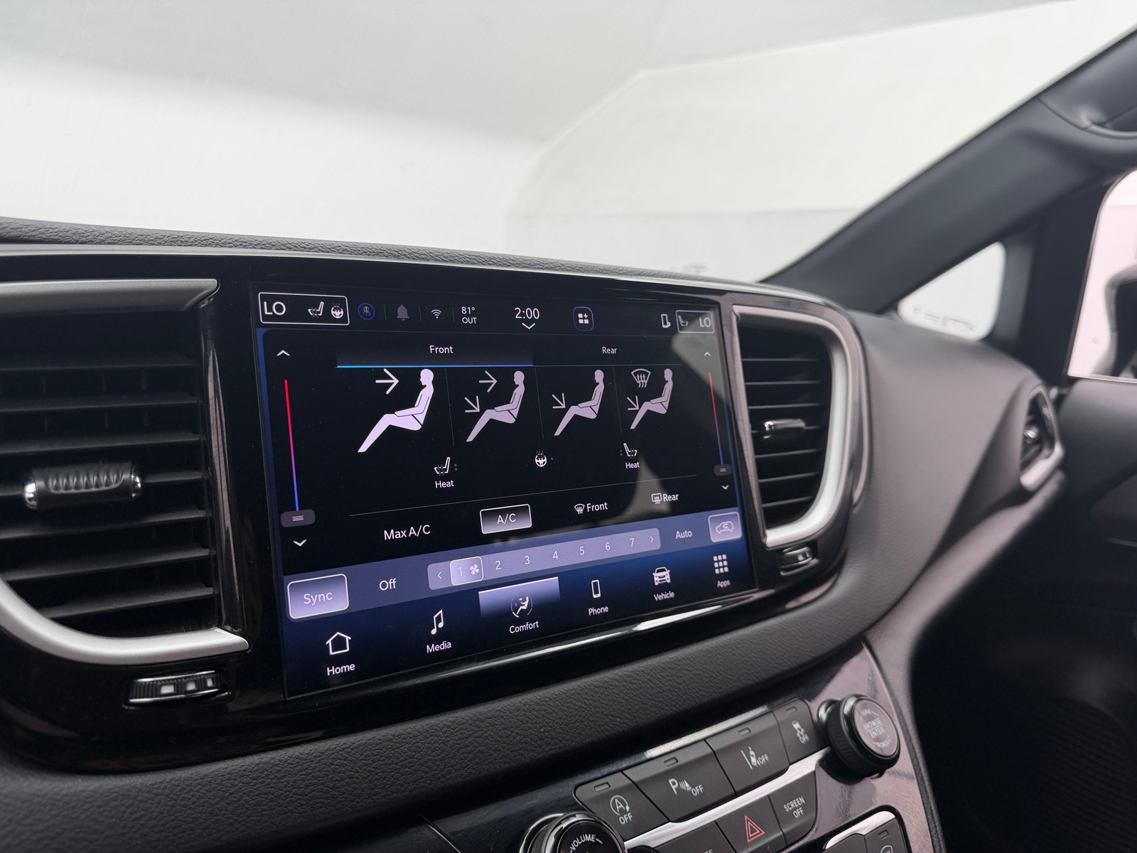 Thumbnail: 2026 Chrysler Pacifica - 3