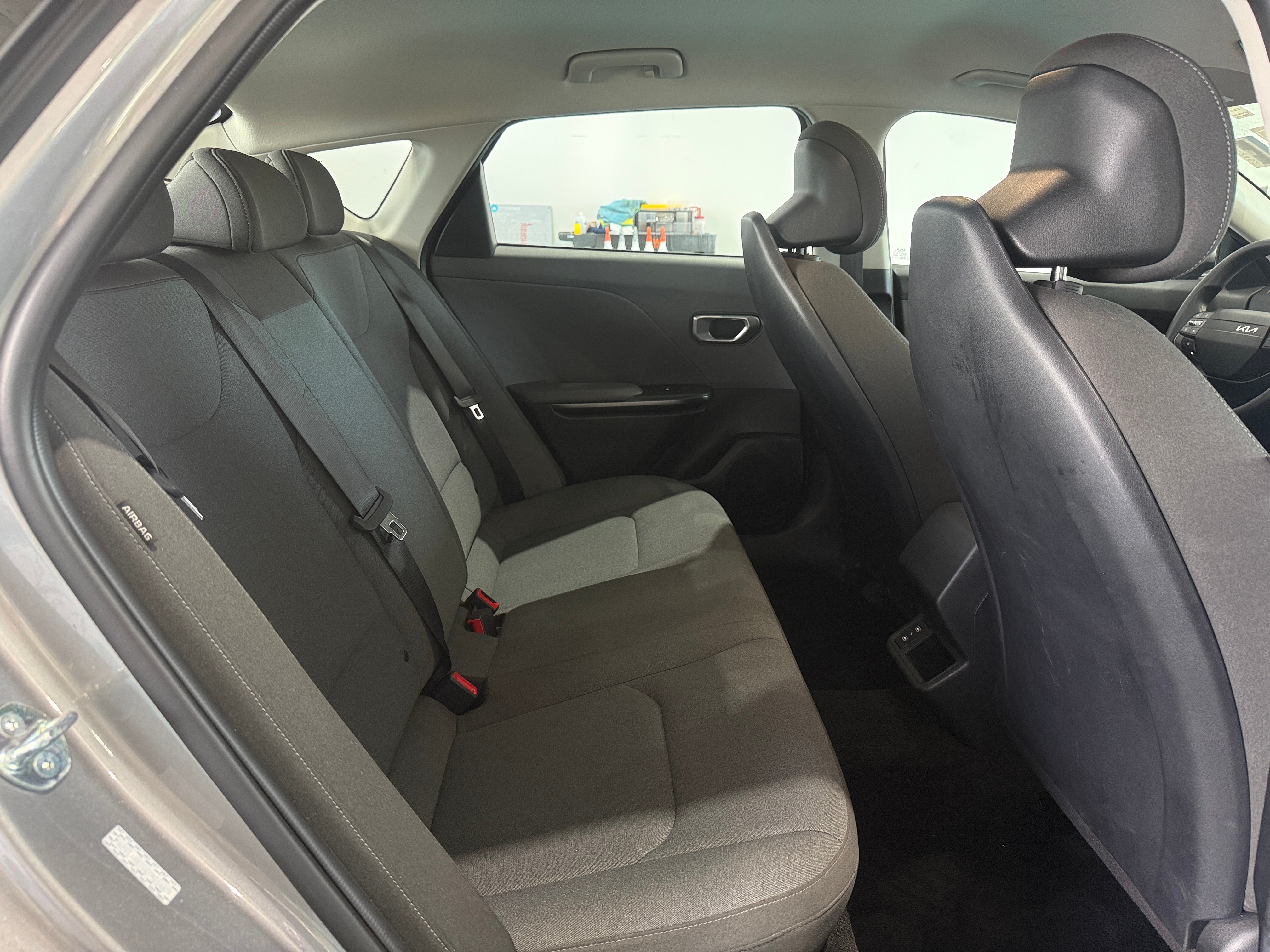 2025 Kia K4 LXS - Photo 2