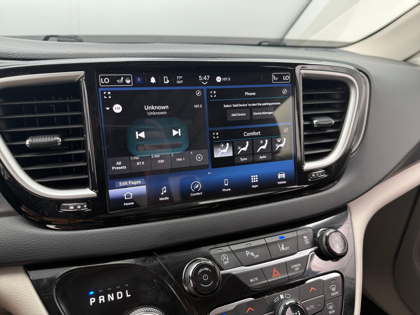 Thumbnail: 2023 Chrysler Pacifica - 3